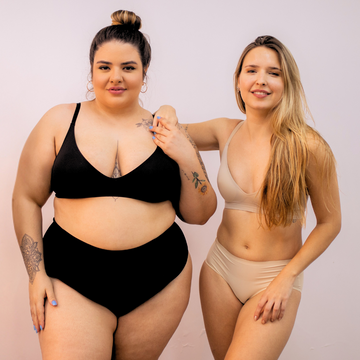 Duas mulheres usando conjunto de lingerie Cygnuss nas cores preta e bege, representando diferentes corpos com conforto e confiança.