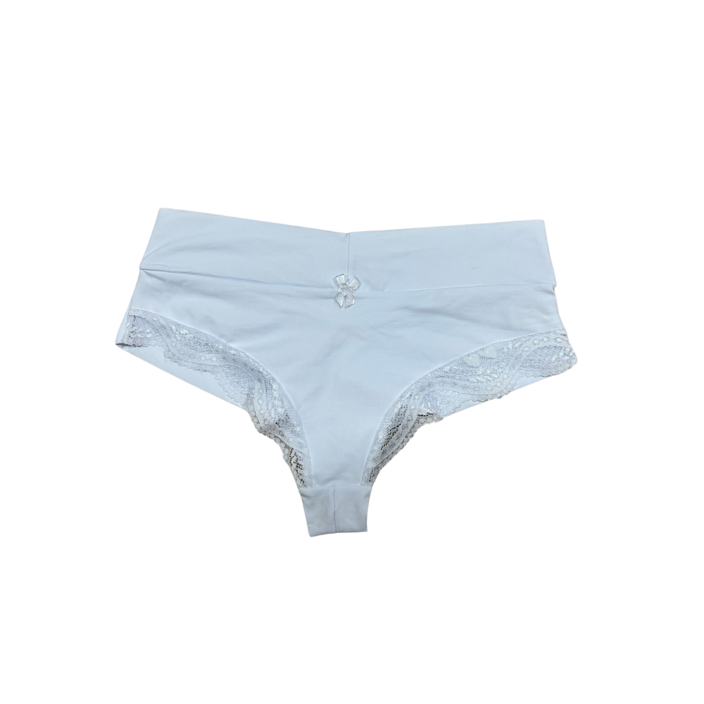 Calcinha Aurora com renda delicada em tecido suave, destacando conforto e elegância.