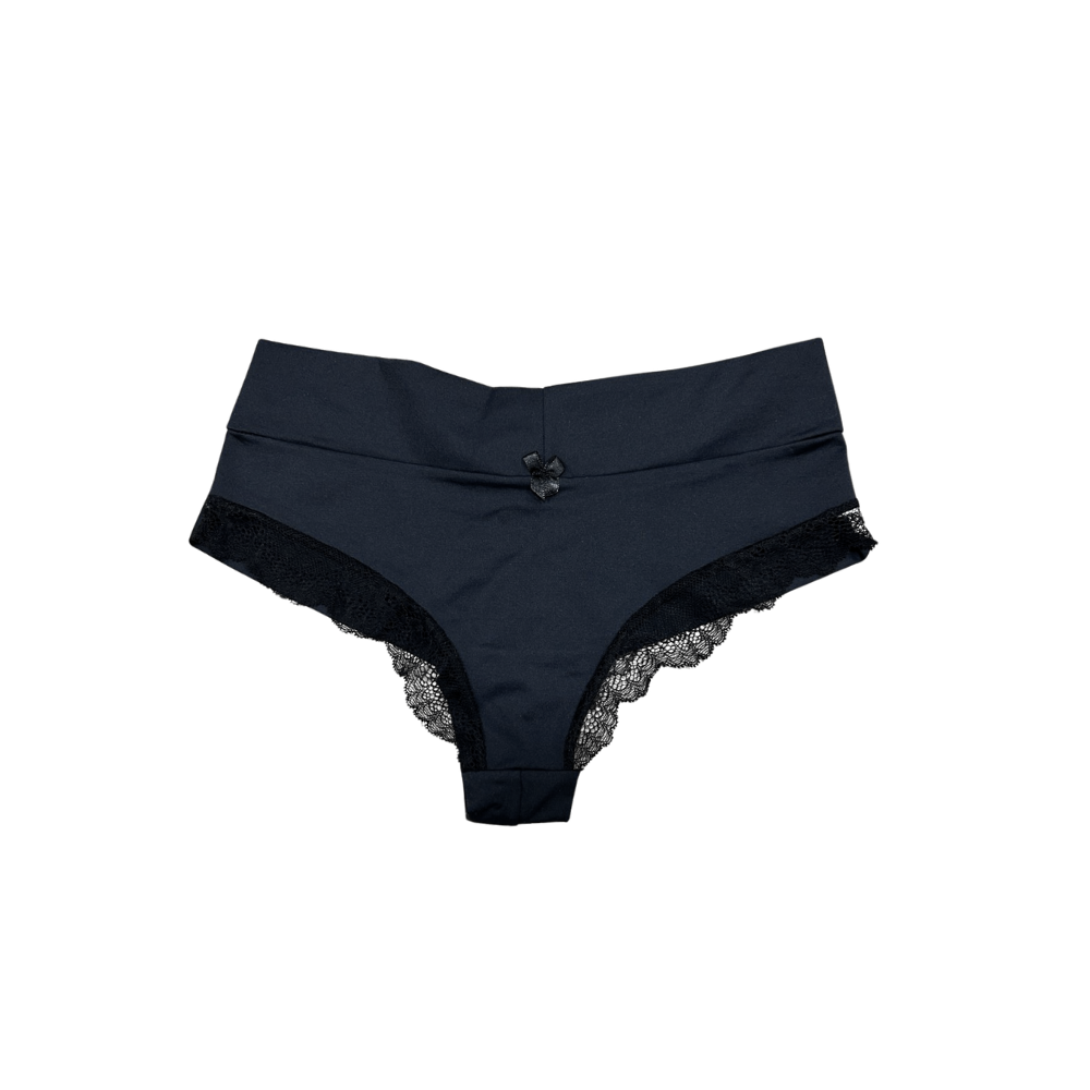 Calcinha Aurora com renda delicada, em preto, oferecendo charme e conforto para o dia a dia, destacando sofisticação feminina.