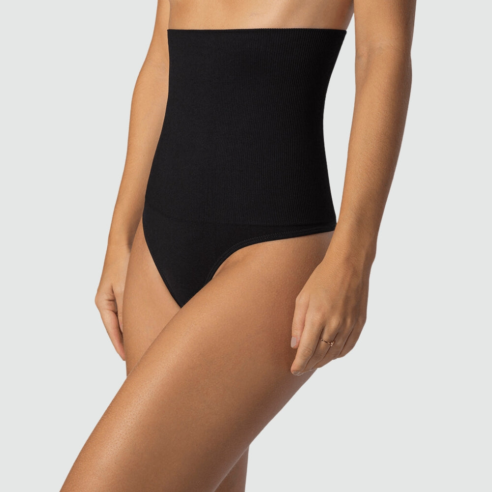Calcinha Slim Redutora Fio Dental em preto, oferecendo ajuste perfeito e conforto. Lingerie feminina elegante e modeladora para o dia a dia.