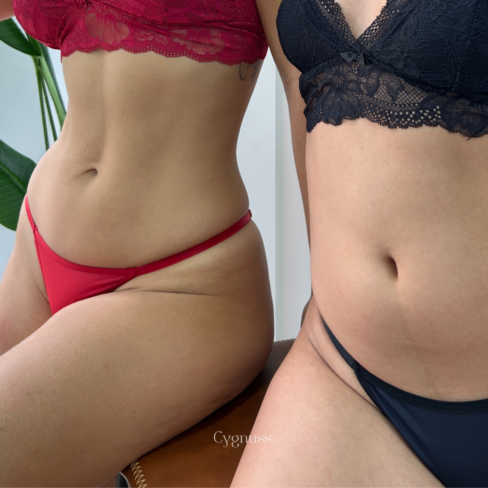 Close-up nas calcinhas fio dental preta e vermelha de frente