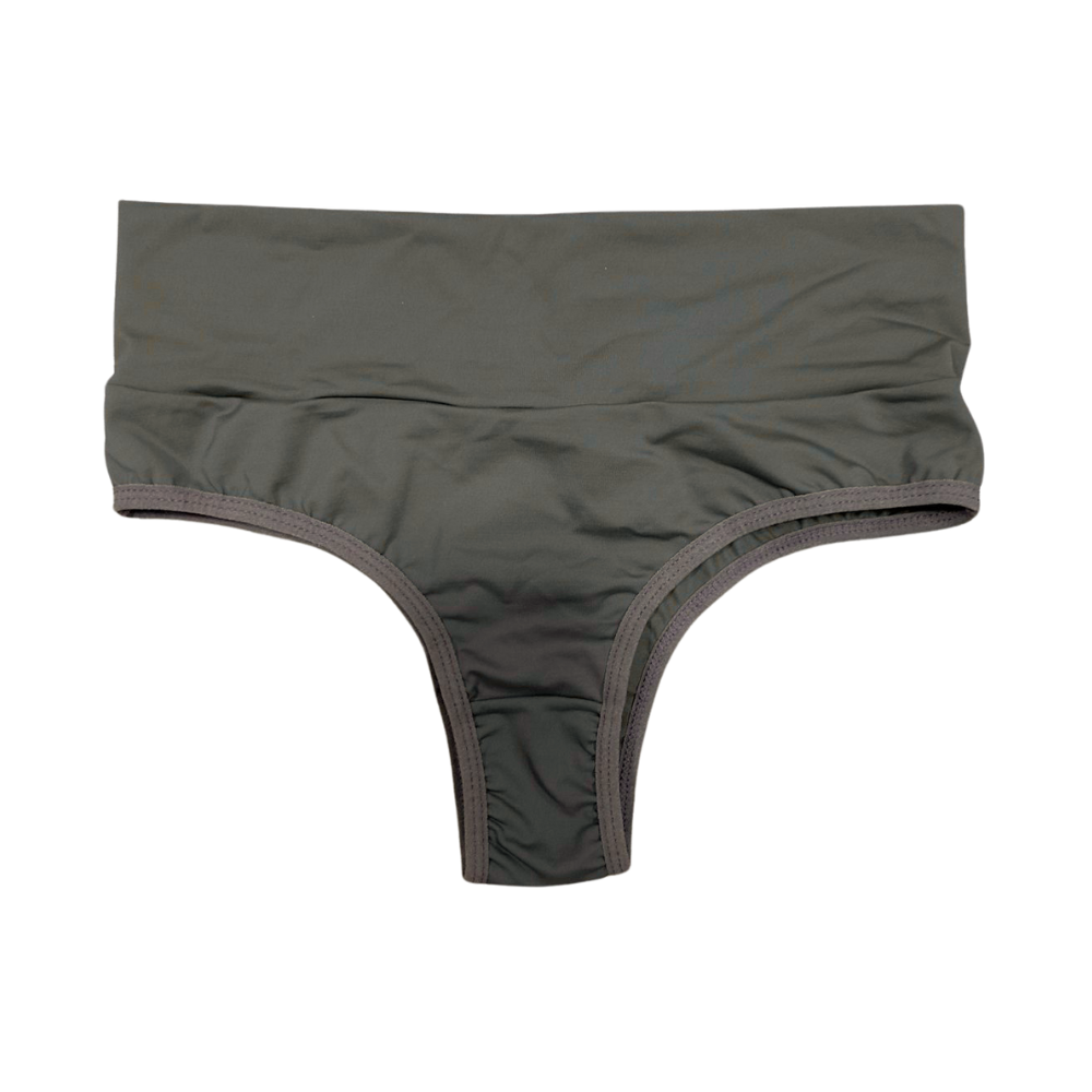 Calcinha cinza com cós médio, toque suave e confortável; ideal para uso diário, oferecendo estilo e praticidade.