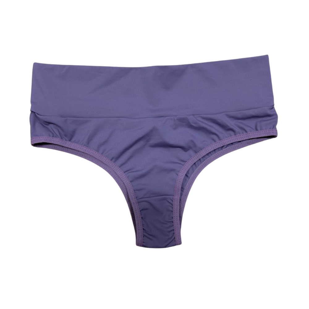 Calcinha Pandora roxa de cintura média com tecido macio para conforto e estilo no dia a dia.