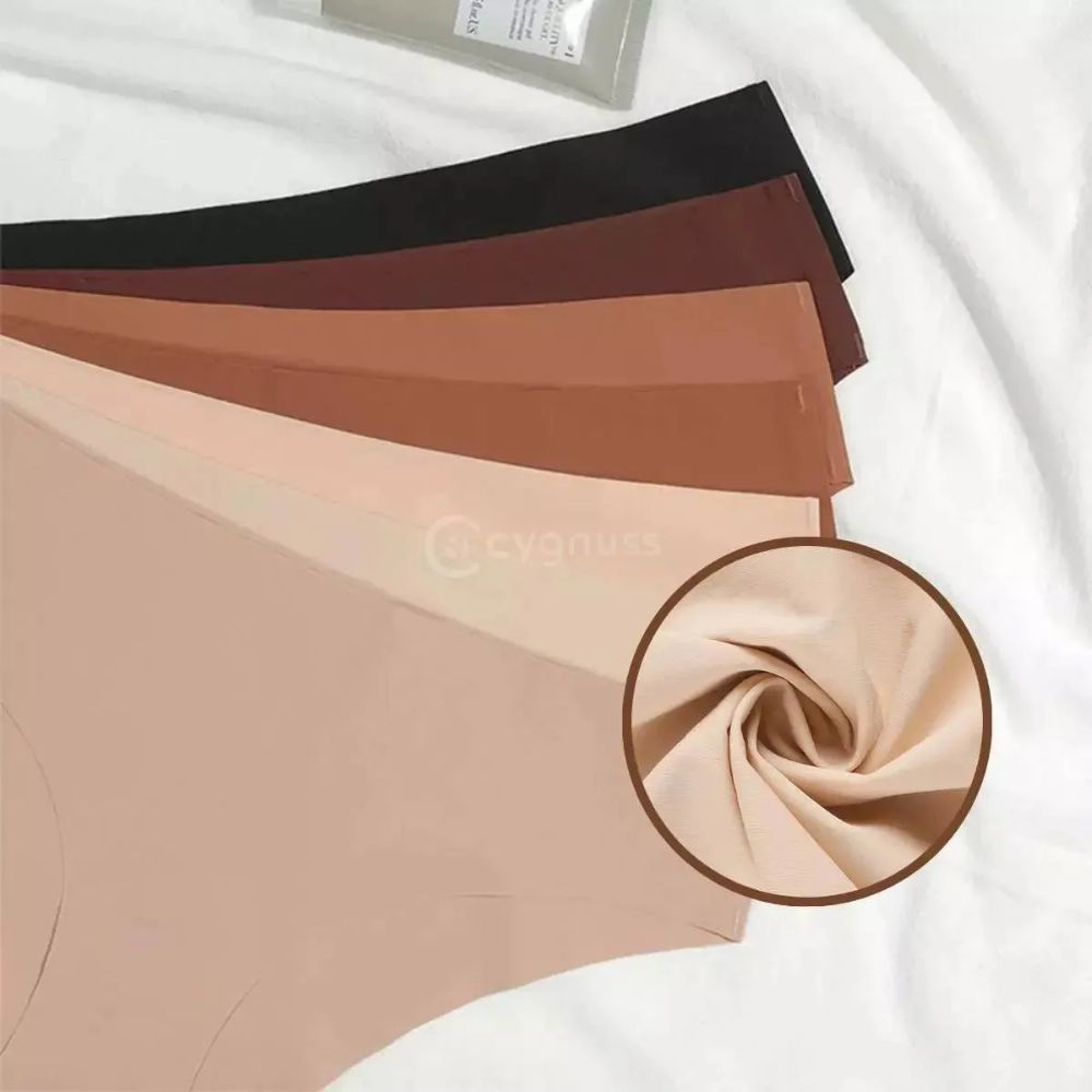 Imagem de calcinhas sem costura da Cygnuss dispostas em leque, exibindo uma variedade de tons neutros, do bege claro ao marrom escuro. Um detalhe em close destaca a maciez e elasticidade do tecido.