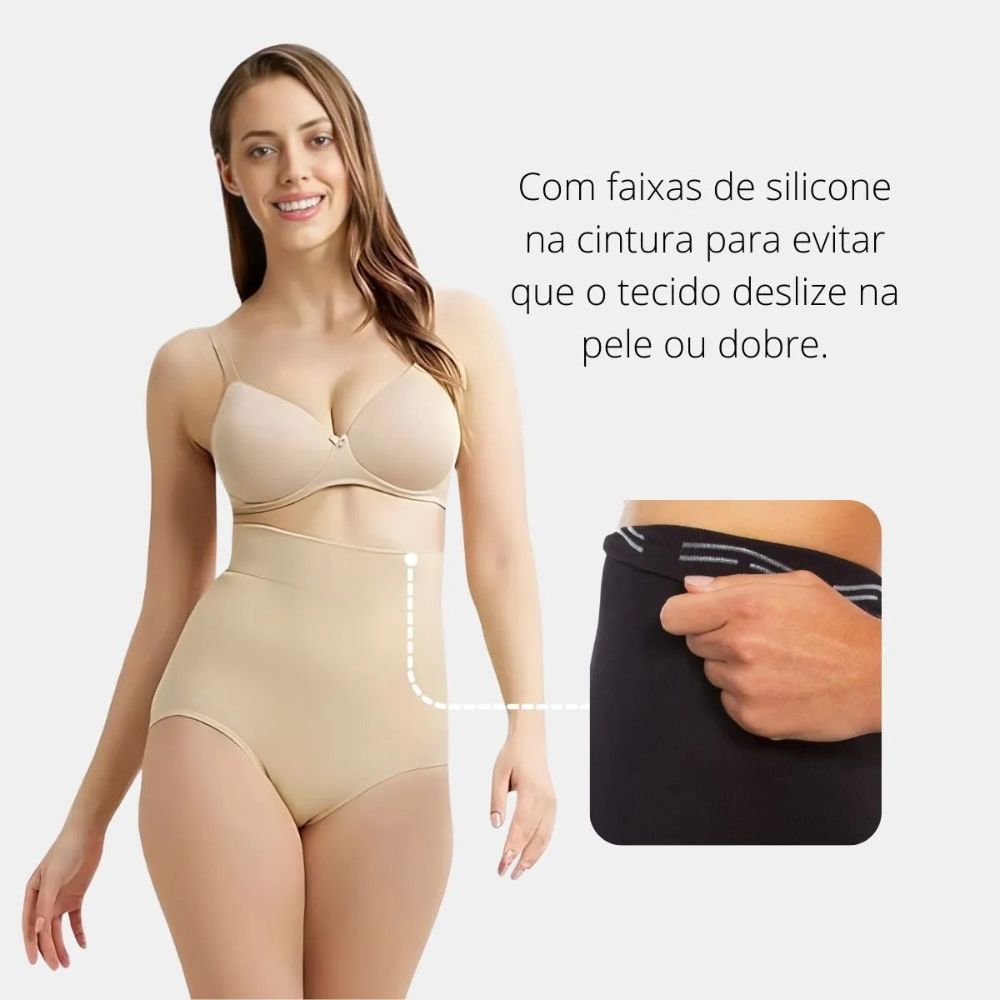 Modelo vestindo a Calcinha Modeladora Juliette bege da Cygnuss com faixa de silicone na cintura, detalhe exclusivo que impede o tecido de dobrar ou escorregar na pele.