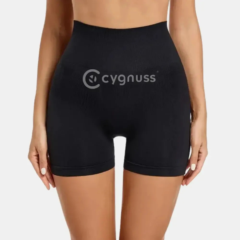 Short modelador preto Cygnuss com cintura alta e compressão frontal que valoriza a silhueta.