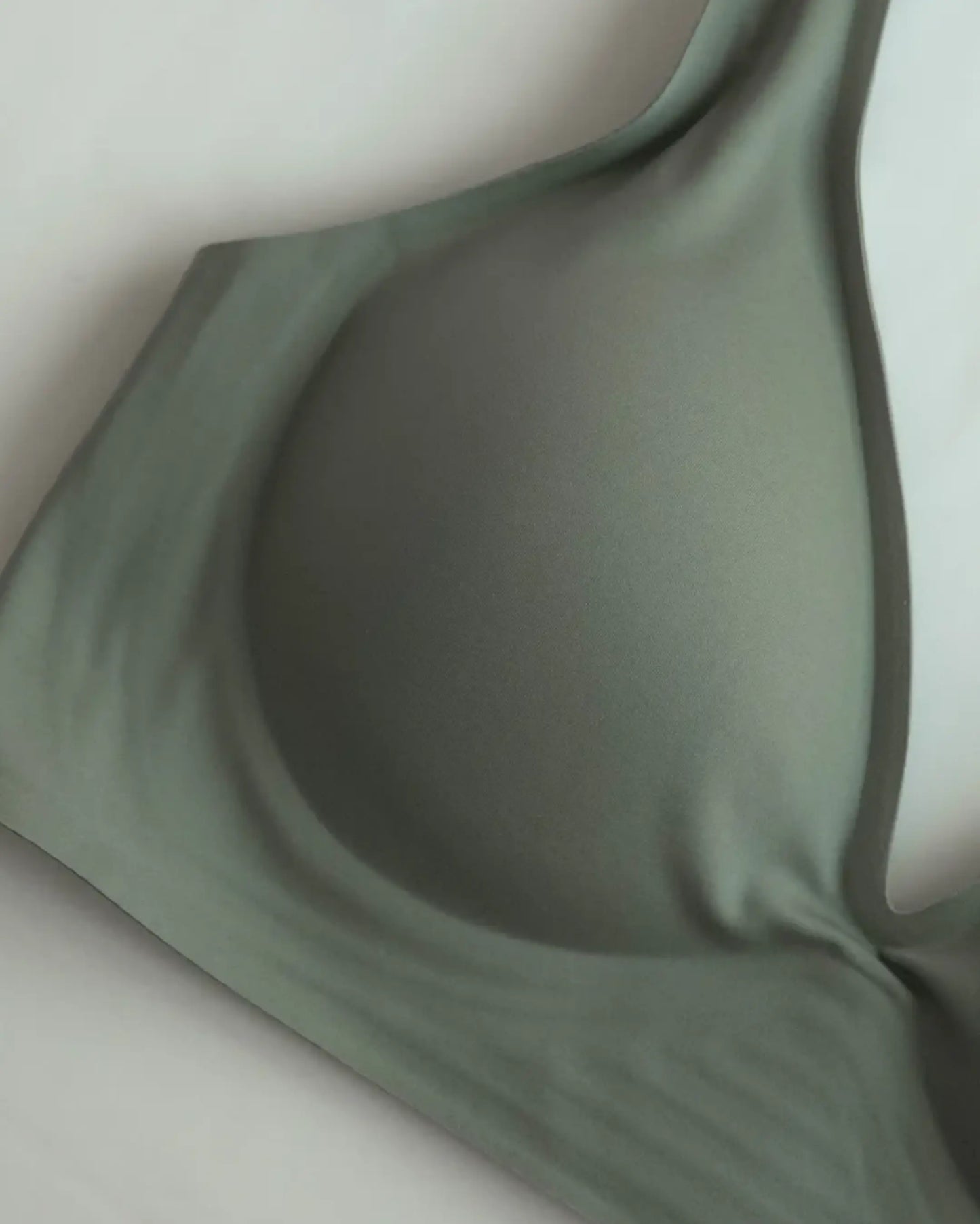 Sujetador Premium Comfort con tirantes finos: ligereza con tirantes finos y aterciopelados