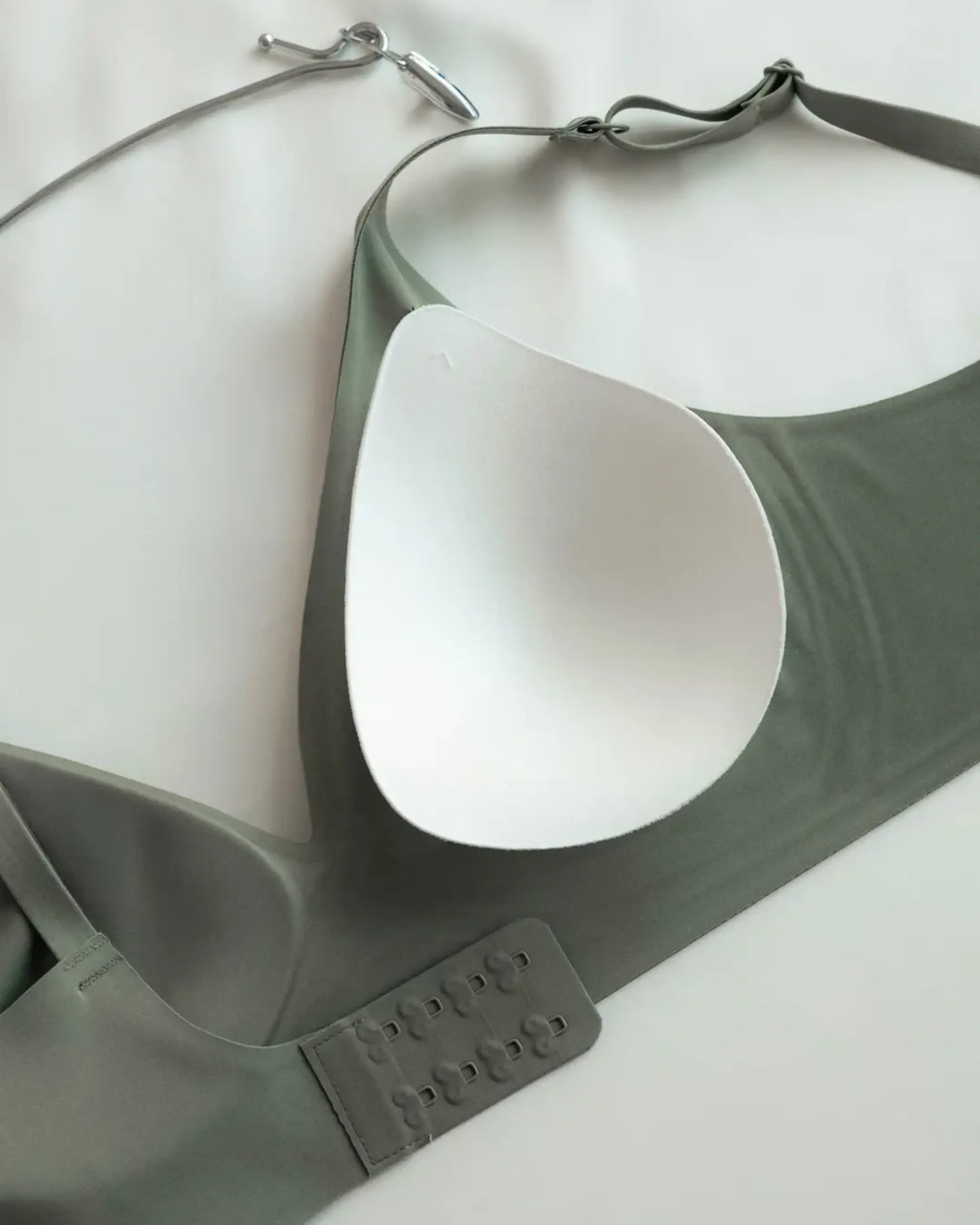 Sujetador Premium Comfort con tirantes finos: ligereza con tirantes finos y aterciopelados