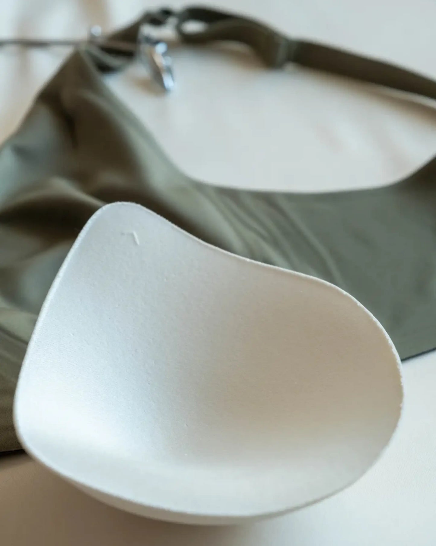 Sujetador Premium Comfort con tirantes finos: ligereza con tirantes finos y aterciopelados