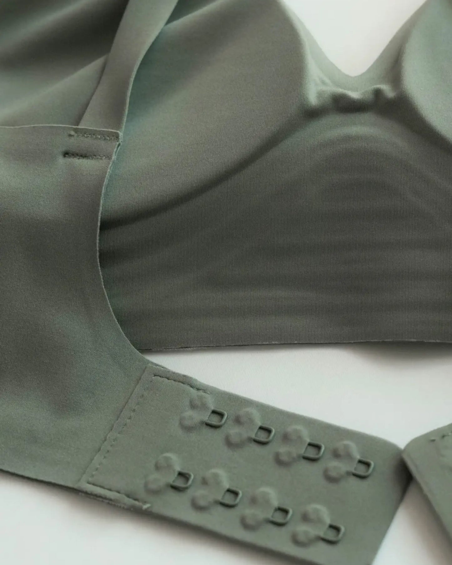 Sujetador Premium Comfort con tirantes finos: ligereza con tirantes finos y aterciopelados