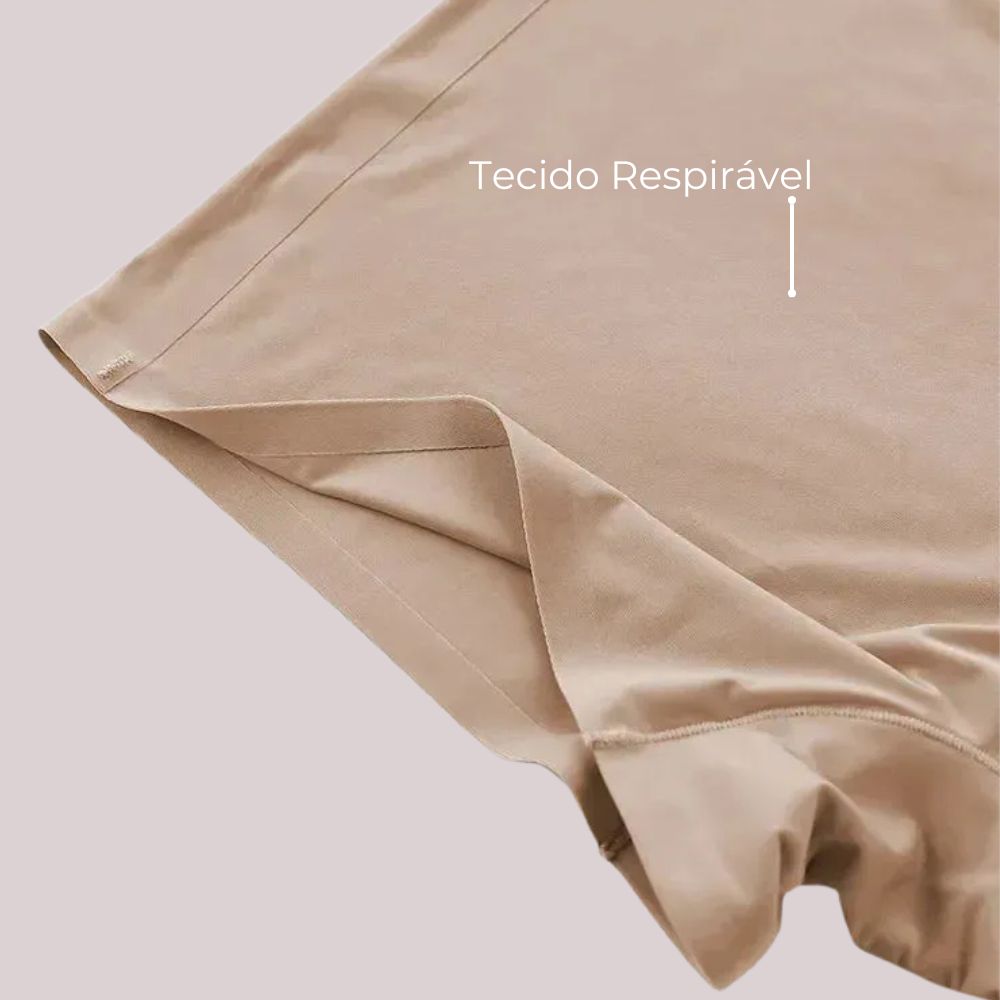 Imagem detalhada do Tecido Respirável de uma peça de roupa, mostrando a maciez e a leveza do material, ideal para promover o conforto e permitir a circulação de ar, garantindo uma sensação agradável durante o uso prolongado