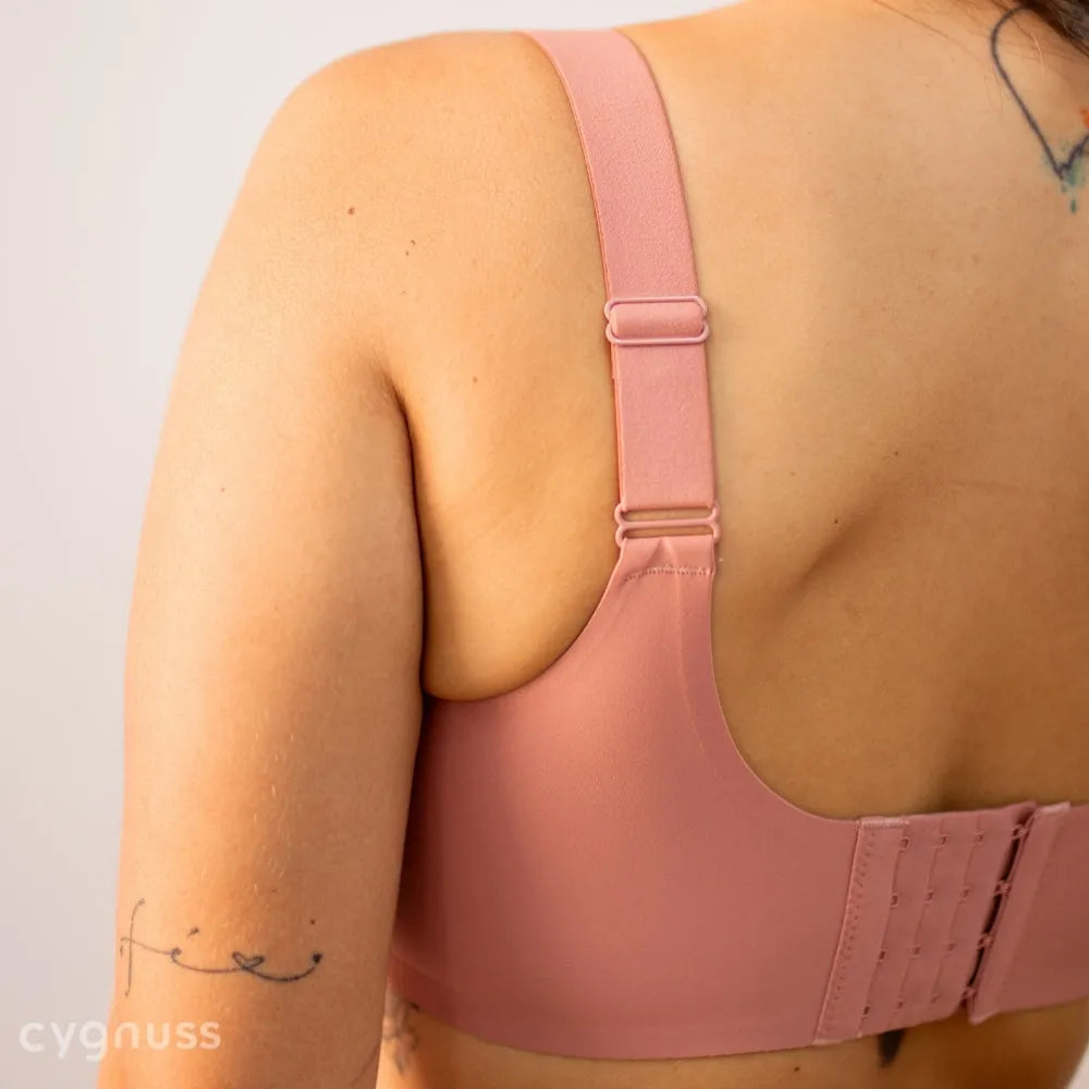 Sutiã Premium Alça Fina com fechamento frontal em cor nude, destacando alças ajustáveis e design sem costura para conforto e elegância.