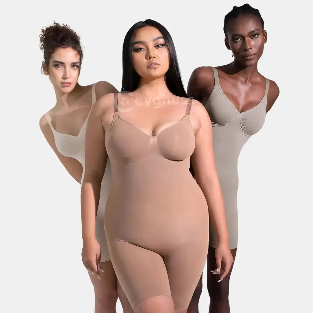 Três mulheres usando o Body Elegance Modelador em diferentes tons de pele, com cores de produto variando entre bege claro, bege médio e marrom. O logo da Cygnuss é visível nas peças, e as modelos estão em poses naturais, destacando o conforto e a modelagem das peças.