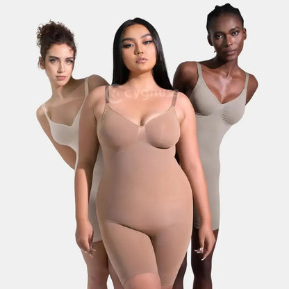 Três mulheres usando o Body Elegance Modelador em diferentes tons de pele, com cores de produto variando entre bege claro, bege médio e marrom. O logo da Cygnuss é visível nas peças, e as modelos estão em poses naturais, destacando o conforto e a modelagem das peças.