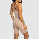 Mulher vestindo Body Modelador Emana Cygnuss, lingerie confortável e sofisticada com tecnologia para ajuste perfeito e sustentação.