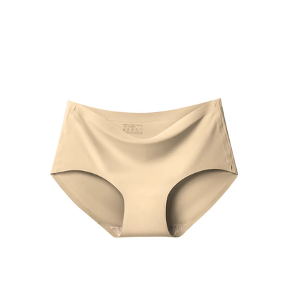Foto da Calcinha Soft bege da Cygnuss sobre fundo branco, exibida em vista frontal com design sem costura, acabamento clean e cintura média, destacando o caimento leve da peça.