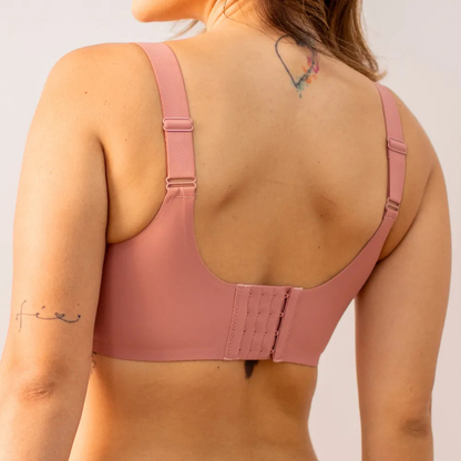 Kit de lingerie para o dia a dia composto por sutiãs e calcinhas em cores naturais, como bege e marrom, que oferecem conforto e suavidade. O design sem costura e de alta qualidade garante um encaixe perfeito e discreto sob a roupa, enquanto a combinação de peças traz praticidade e elegância para todos os momentos.