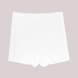 Short Segunda Pele na cor branca, com modelagem sem costura e acabamento suave. Perfeito para uso diário, oferecendo conforto e discrição sob a roupa.