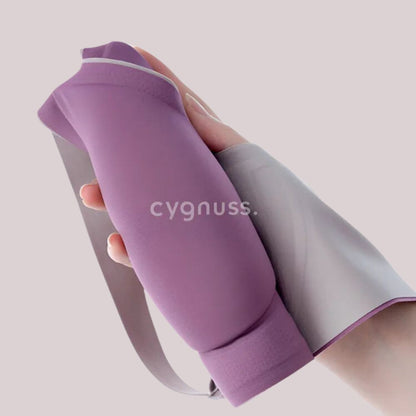 Sutiã Cygnuss com cygel ajustáveis e fecho e bojos removíveis, mostrando a flexibilidade do produto, em cores cinza e roxo.