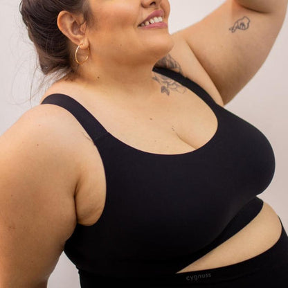 Sutia preto plus size com tecido premium e sustentacao ideal para todos os corpos. Design sem costura, oferecendo liberdade, conforto e ajuste perfeito no uso diario.