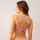 Sutiã rosa com fecho ajustável nas costas, desenvolvido para oferecer conforto premium e sustentação no dia a dia. Design sem costuras que não marca sob a roupa, ideal para garantir segurança e liberdade com leveza.