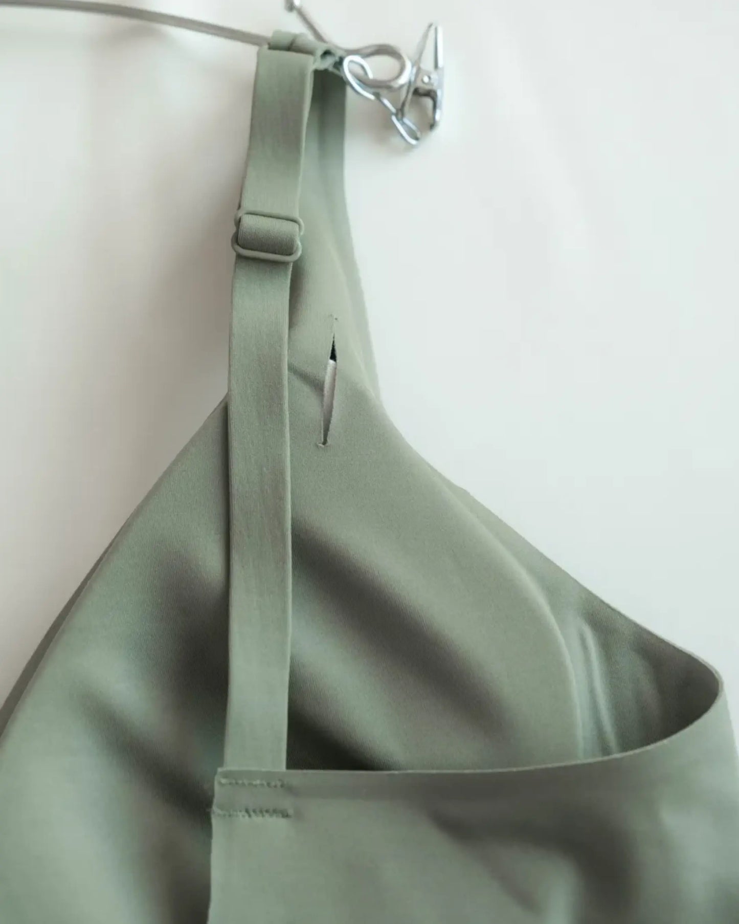 Sujetador Premium Comfort con tirantes finos: ligereza con tirantes finos y aterciopelados 